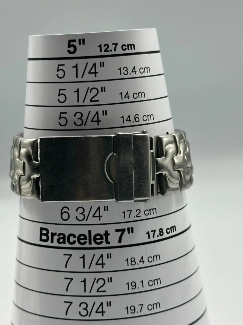 VTG. Warner Brothers Taz Watch Men Silver Tone Dark Gray Dial New Battery 6.75
